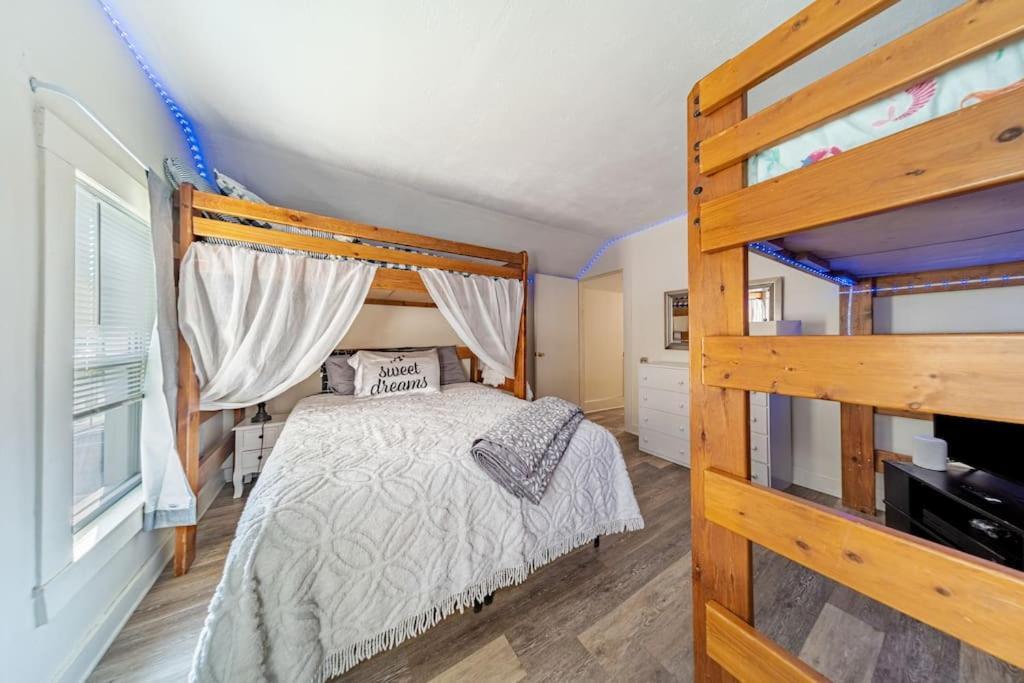 Cottage In The Falls, 2 B, 2 Bath, Fireplace Cuyahoga Falls Εξωτερικό φωτογραφία