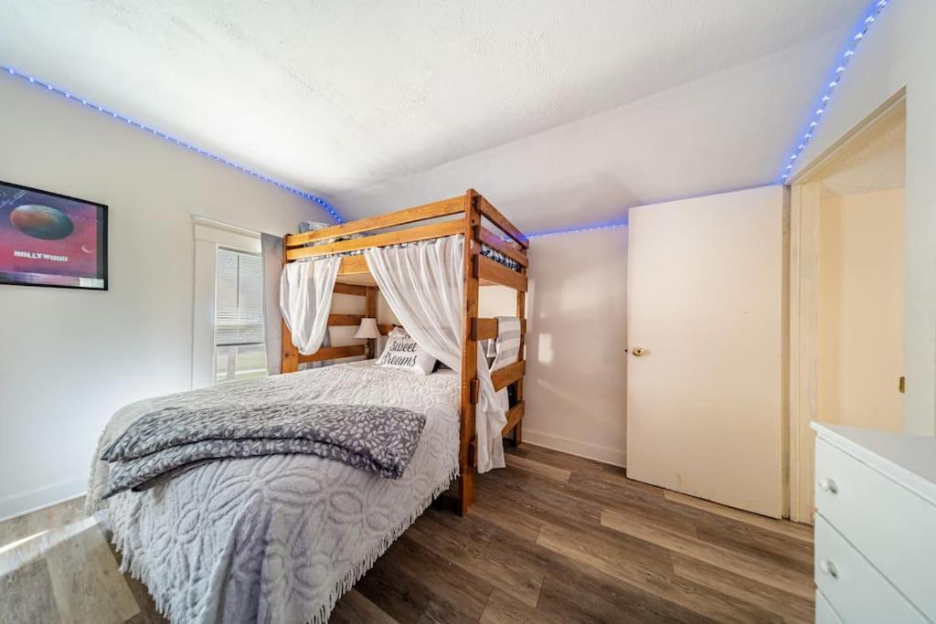 Cottage In The Falls, 2 B, 2 Bath, Fireplace Cuyahoga Falls Εξωτερικό φωτογραφία