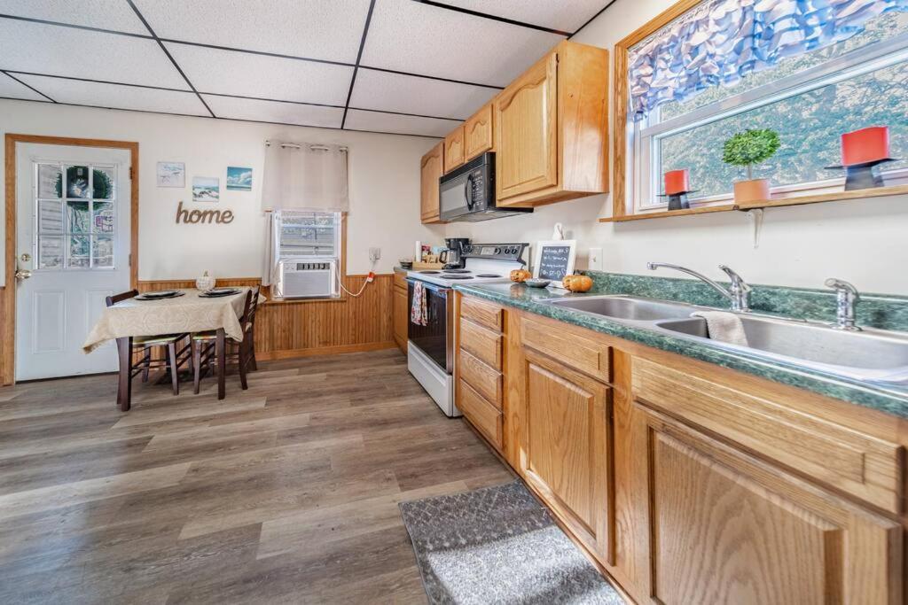 Cottage In The Falls, 2 B, 2 Bath, Fireplace Cuyahoga Falls Εξωτερικό φωτογραφία