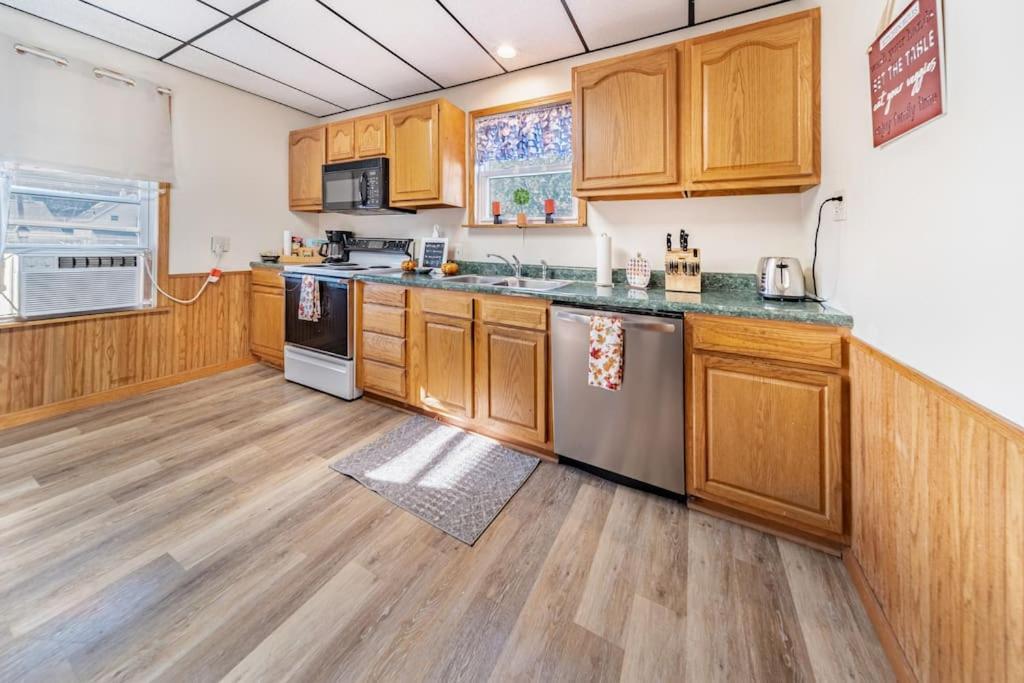 Cottage In The Falls, 2 B, 2 Bath, Fireplace Cuyahoga Falls Εξωτερικό φωτογραφία